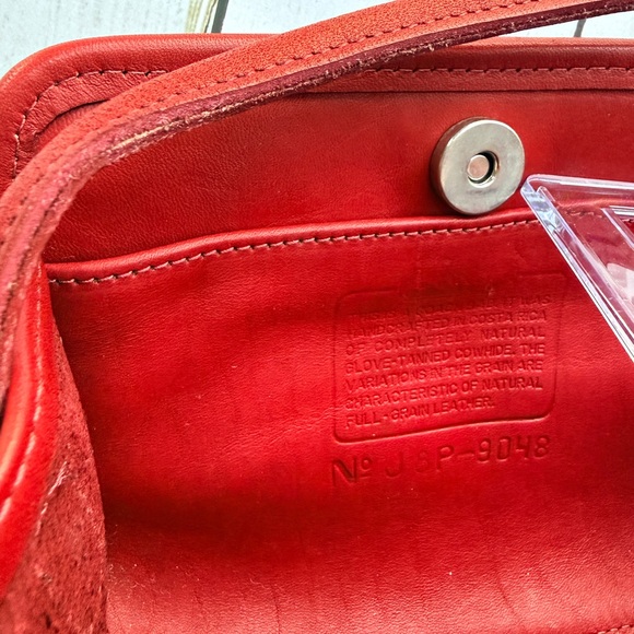 COACH | Vintage Red Disco Bag, Made in Costa Rica (1998) #9048 - Picture 10 of 15